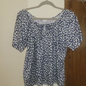 Blouse short sleeve peasant neckline with tie string in front Large